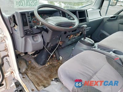 Zdjęcie 8 z 13 samochodu: 2016 ISUZU NPR HD BOX TRUCK VIN:JALC4W167G7001072 - miniatura