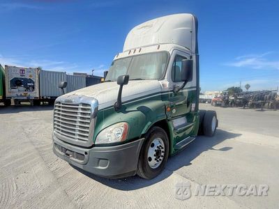 Drugie zdjęcie samochodu z przodu: 2017 FREIGHTLINER CASCADIA VIN:1FUBGDDR7HLHL9599 - miniatura