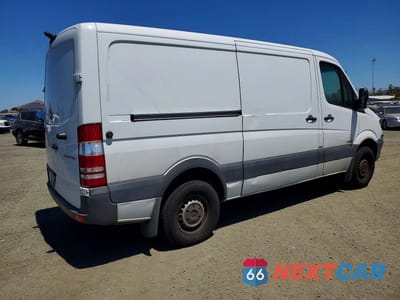 Trzecie zdjęcie samochodu z tyłu: 2014 MERCEDES-BENZ SPRINTER 2500 DELIVERY VAN VIN:WD3PE7CC8E5836352 - miniatura