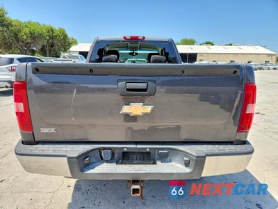 Zdjęcie 6 z 12 samochodu: 2010 CHEVROLET SILVERADO K1500 LS VIN:1GCSKREA2AZ161097 - miniatura
