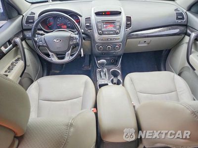 Zdjęcie 8 z 13 samochodu: 2015 KIA SORENTO LX VIN:5XYKTCA67FG641797 - miniatura