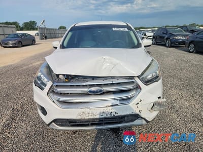 Piąte zdjęcie samochodu w środku: 2017 FORD ESCAPE SE VIN:1FMCU9GD3HUB52515 - miniatura