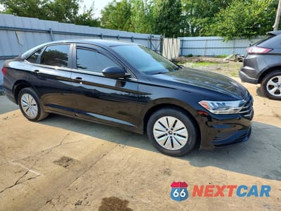 Czwarte zdjęcie samochodu z boku: 2019 VOLKSWAGEN JETTA S VIN:3VWC57BU6KM060756 - miniatura