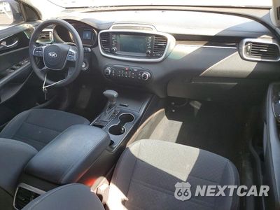 Zdjęcie 8 z 11 samochodu: 2019 KIA SORENTO L VIN:5XYPG4A38KG519868 - miniatura