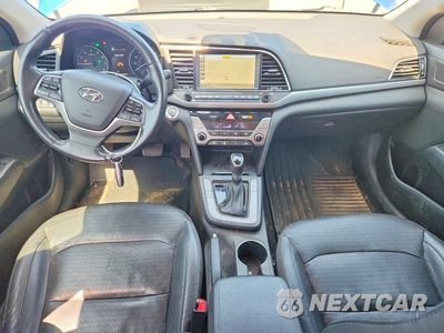 Zdjęcie 8 z 12 samochodu: 2017 HYUNDAI ELANTRA LIMITED VIN:5NPD84LF2HH122004 - miniatura