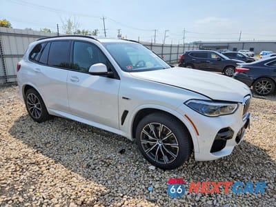 Czwarte zdjęcie samochodu z boku: 2022 BMW X5 XDRIVE45E VIN:5UXTA6C04N9K67944 - miniatura