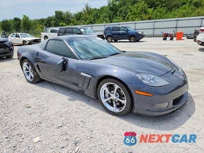 Czwarte zdjęcie samochodu z boku: 2012 CHEVROLET CORVETTE GRAND SPORT VIN:1G1YV2DW8C5107005 - miniatura