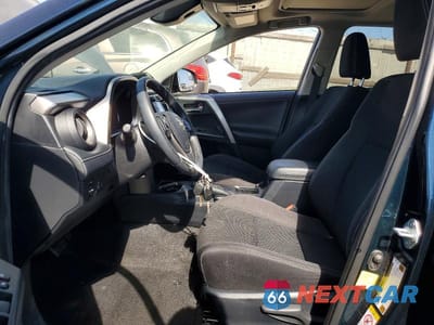 Zdjęcie 7 z 13 samochodu: 2018 TOYOTA RAV4 XLE VIN:JTMWFREV6JJ190299 - miniatura