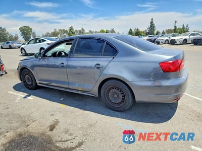 Drugie zdjęcie samochodu z przodu: 2014 VOLKSWAGEN JETTA BASE VIN:3VW2K7AJ7EM372312 - miniatura