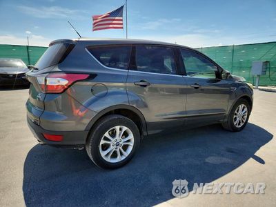 Trzecie zdjęcie samochodu z tyłu: 2017 FORD ESCAPE SE VIN:1FMCU0GD1HUB50158 - miniatura