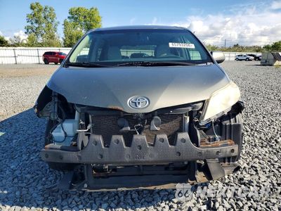 Piąte zdjęcie samochodu w środku: 2011 TOYOTA SIENNA LE VIN:5TDKK3DCXBS052695 - miniatura