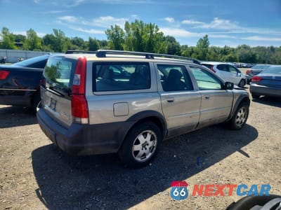 Trzecie zdjęcie samochodu z tyłu: 2004 VOLVO XC70 VIN:YV1SZ59H741147219 - miniatura