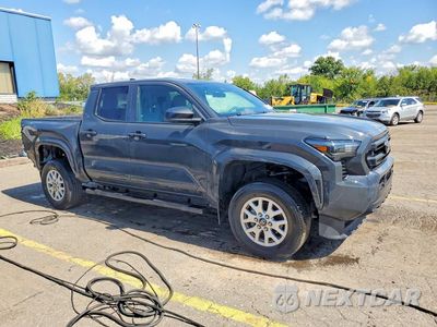 Czwarte zdjęcie samochodu z boku: 2024 TOYOTA TACOMA SR VIN:3TYLD5KN8RT008708 - miniatura