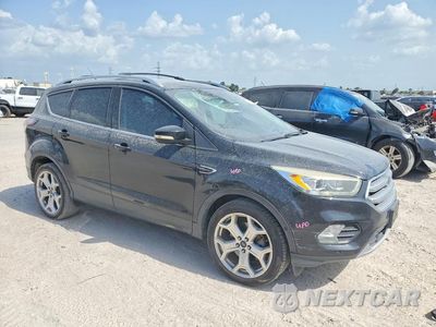 Czwarte zdjęcie samochodu z boku: 2017 FORD ESCAPE TITANIUM VIN:1FMCU0J99HUA60857 - miniatura