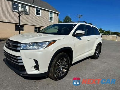 2018 TOYOTA HIGHLANDER LE 5TDBZRFH3JS891836 - główne zdjęcie licytacji z USA - miniatura