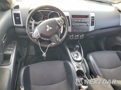 Zdjęcie 8 z 13 samochodu: 2013 MITSUBISHI OUTLANDER SE VIN:JA4JT3AW2DU020923 - miniatura