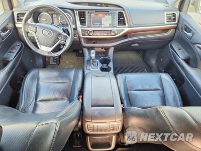 Zdjęcie 8 z 13 samochodu: 2015 TOYOTA HIGHLANDER LIMITED PLATINUM VIN:5TDDKRFH1FS151593 - miniatura
