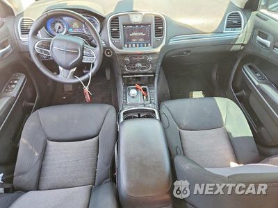 Zdjęcie 8 z 12 samochodu: 2018 CHRYSLER 300 TOURING VIN:2C3CCARG1JH315806 - miniatura