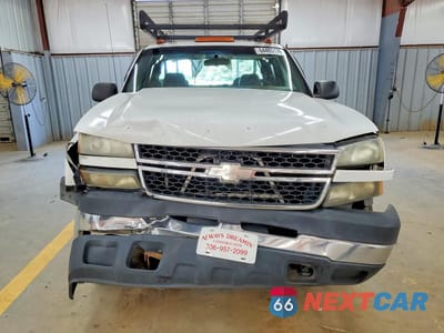 Piąte zdjęcie samochodu w środku: 2007 CHEVROLET SILVERADO C2500 HEAVY DUTY VIN:1GBHC29U57E153132 - miniatura