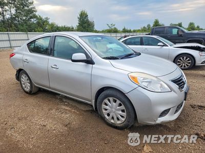 Czwarte zdjęcie samochodu z boku: 2014 NISSAN VERSA 1.6 S VIN:3N1CN7AP2EL815137 - miniatura