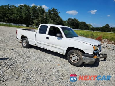 Czwarte zdjęcie samochodu z boku: 2003 CHEVROLET SILVERADO C1500 VIN:2GCEC19V131108914 - miniatura