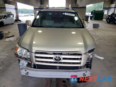 Piąte zdjęcie samochodu w środku: 2004 TOYOTA HIGHLANDER LIMITED VIN:JTEEP21A240024869 - miniatura