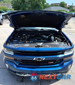 Piąte zdjęcie samochodu w środku: 2017 CHEVROLET SILVERADO K1500 LT VIN:1GCVKREC8HZ243781 - miniatura