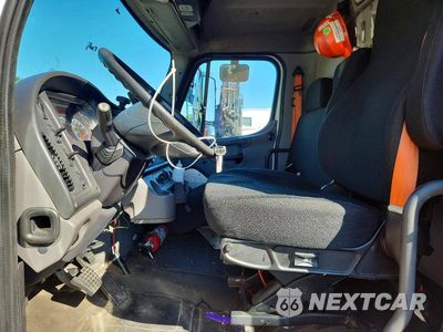 Zdjęcie 7 z 13 samochodu: 2018 FREIGHTLINER M2 106 MEDIUM DUTY VIN:1FVACWFB5JHJR4166 - miniatura