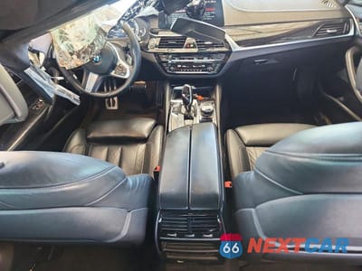 Zdjęcie 8 z 12 samochodu: 2018 BMW M550XI VIN:WBAJB9C52JB049178 - miniatura