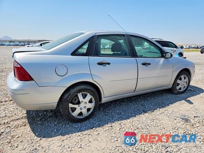 Trzecie zdjęcie samochodu z tyłu: 2005 FORD FOCUS ZX4 VIN:1FAFP34N35W304415 - miniatura