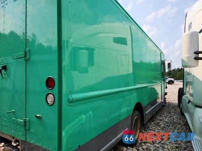 Trzecie zdjęcie samochodu z tyłu: 2023 FREIGHTLINER MT55G CHASSIS DELIVERY TRUCK VIN:4UZAEGG77PCUP5862 - miniatura