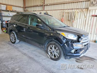 Czwarte zdjęcie samochodu z boku: 2018 FORD ESCAPE SE VIN:1FMCU9GD1JUC59181 - miniatura