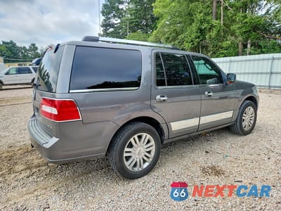 Trzecie zdjęcie samochodu z tyłu: 2010 LINCOLN NAVIGATOR VIN:5LMJJ2J55AEJ04472 - miniatura