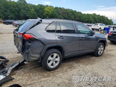 Trzecie zdjęcie samochodu z tyłu: 2021 TOYOTA RAV4 XLE VIN:2T3P1RFV1MW177399 - miniatura