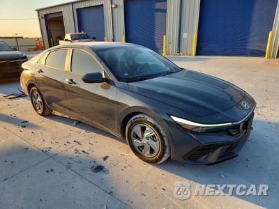 Czwarte zdjęcie samochodu z boku: 2024 HYUNDAI ELANTRA SE VIN:KMHLL4DG4RU742857 - miniatura