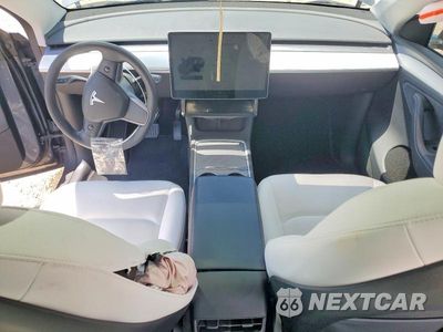 Zdjęcie 8 z 12 samochodu: 2023 TESLA MODEL Y VIN:7SAYGDEE1PA174536 - miniatura