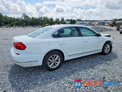Trzecie zdjęcie samochodu z tyłu: 2016 VOLKSWAGEN PASSAT S VIN:1VWAT7A36GC007747 - miniatura