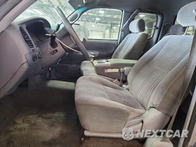 Zdjęcie 7 z 12 samochodu: 2001 TOYOTA TUNDRA SR5 VIN:5TBBT44181S147216 - miniatura