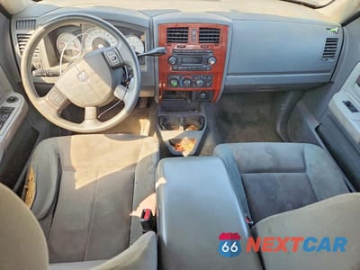 Zdjęcie 8 z 12 samochodu: 2005 DODGE DAKOTA QUAD SLT VIN:1D7HW48N85S245901 - miniatura