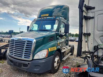 2016 FREIGHTLINER CASCADIA 113 3AKBGADV1GDHE0214 - główne zdjęcie licytacji z USA - miniatura