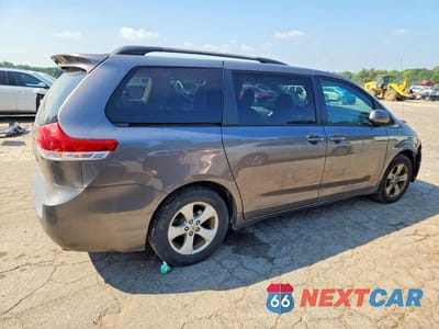 Trzecie zdjęcie samochodu z tyłu: 2011 TOYOTA SIENNA LE VIN:5TDKK3DC7BS147683 - miniatura