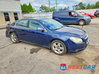 Czwarte zdjęcie samochodu z boku: 2010 CHEVROLET MALIBU 1LT VIN:1G1ZC5EB2AF187481 - miniatura