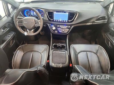 Zdjęcie 8 z 13 samochodu: 2026 CHRYSLER PACIFICA LIMITED VIN:2C4RC1GG1TR276690 - miniatura