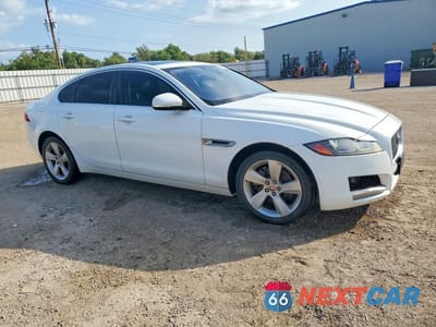 Czwarte zdjęcie samochodu z boku: 2018 JAGU JAGUAR XF 2WD 4C 4D SEDAN 25T VIN:SAJBR4FX7JCY70596 - miniatura