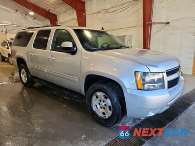Czwarte zdjęcie samochodu z boku: 2012 CHEVROLET SUBURBAN K1500 LS VIN:1GNSKHE70CR246724 - miniatura