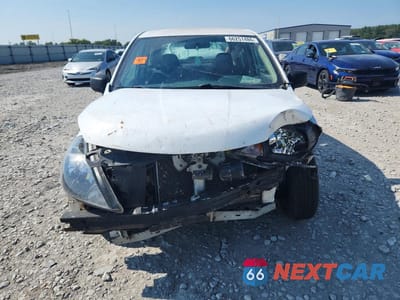 Piąte zdjęcie samochodu w środku: 2011 NISSAN VERSA 1.6 BASE VIN:3N1CC1AP5BL420688 - miniatura