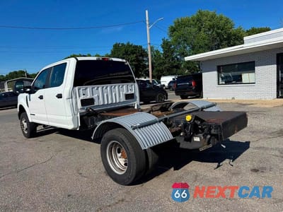 Trzecie zdjęcie samochodu z tyłu: 2021 FORD F350 SUPER DUTY VIN:1FD8W3HTXMEC75168 - miniatura