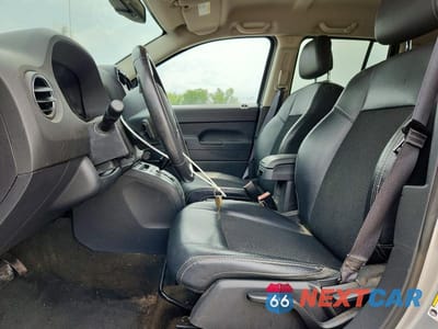 Zdjęcie 7 z 13 samochodu: 2016 JEEP COMPASS SPORT VIN:1C4NJCBA1GD785383 - miniatura