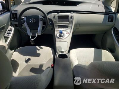 Zdjęcie 8 z 12 samochodu: 2013 TOYOTA PRIUS TWO VIN:JTDKN3DU5D0341845 - miniatura