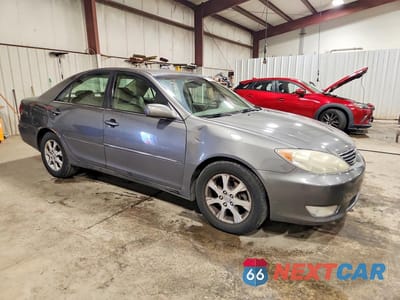 Czwarte zdjęcie samochodu z boku: 2005 TOYOTA CAMRY XLE V6 VIN:4T1BF30KX5U593128 - miniatura